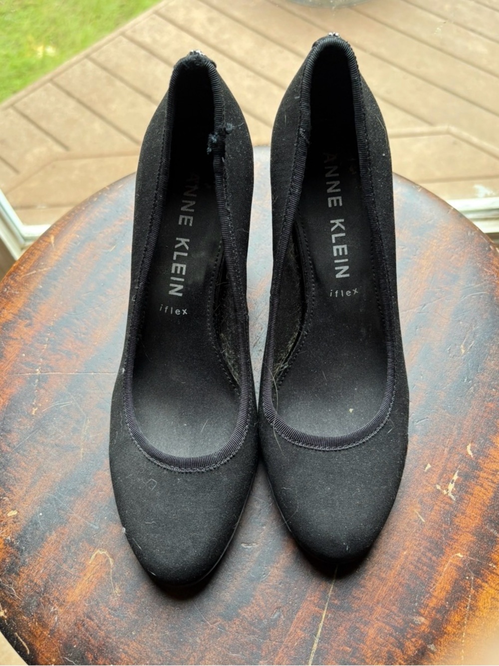 Anne Klein Black iFlex Round-Toe Pumps